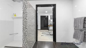 The Cubby House by Wine Coast Holiday Rentals的一间浴室