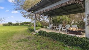 Hideaway Nook by Wine Coast Holiday Rentals外面的花园