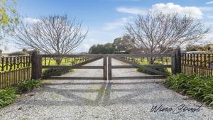 WillungaThe Cubby House by Wine Coast Holiday Rentals的相册照片