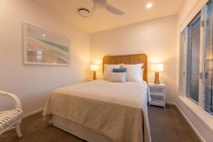 Katil atau katil-katil dalam bilik di Tranquil Whitehaven Retreat in Mooloolaba