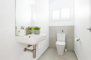 Bilik mandi di Tranquil Whitehaven Retreat in Mooloolaba