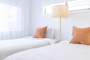 Katil atau katil-katil dalam bilik di Tranquil Whitehaven Retreat in Mooloolaba