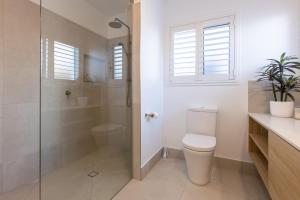 Bilik mandi di Tranquil Whitehaven Retreat in Mooloolaba