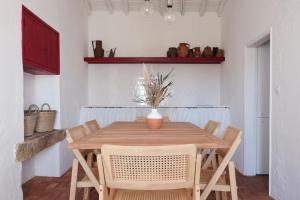 a dining room with a wooden table and chairs at Monte dos Coureleiros in Castelo de Vide