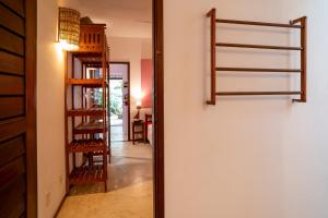 a room with a hallway with a mirror and a staircase at Pousada Jangada Prea in Prea
