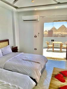 Vuode tai vuoteita majoituspaikassa Anubis Pyramids View