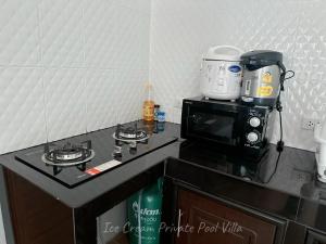 Kuchyň nebo kuchyňský kout v ubytování Icecream Pool villa Aonang