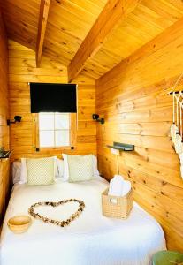 a bedroom with a bed with a heart drawn on it at Tiny house deluxe para escapada con Jacuzzi in Murcia