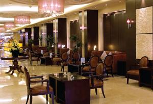 Dorrar Al Eiman Royal Hotel 레스토랑 또는 맛집