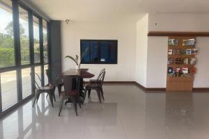TV a/nebo společenská místnost v ubytování Friendly Hotel Krabi