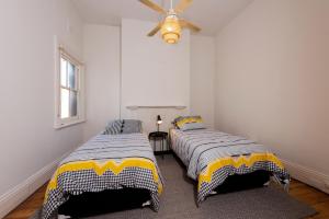 Letto o letti in una camera di Private Unit in Heritage Building in Fitzroy North