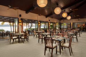 Restaurace v ubytování Two Seasons Coron Island Resort