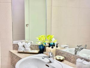 Phuket Merlin Hotel的一间浴室