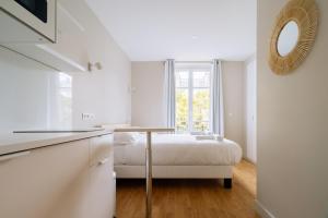 Posteľ alebo postele v izbe v ubytovaní Relaxing Studio Apartment in the Heart of Paris