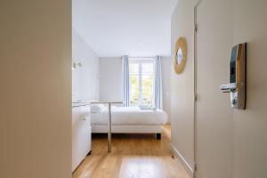 Posteľ alebo postele v izbe v ubytovaní Relaxing Studio Apartment in the Heart of Paris