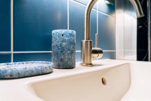 Kúpeľňa v ubytovaní Relaxing Studio Apartment in the Heart of Paris