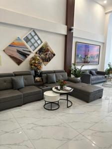 a living room with couches and a table at THIÊN NGA HOTEL in Buôn Alê (1)