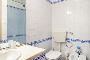 Koupelna v ubytování Lovely 2 Bedroom Apartment with Terrace in Cascais