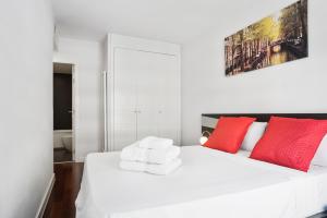 Postel nebo postele na pokoji v ubytování Moderno apartamento cerca del retiro con parking