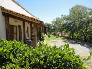 A garden outside Casa Vacanze La Venarella