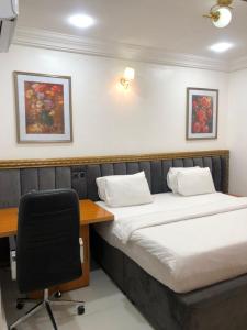 Kawruky Hotel Benin客房内的一张或多张床位