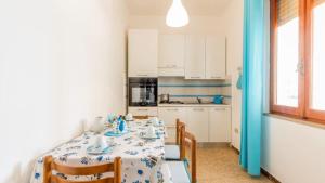 ครัวหรือมุมครัวของ Family holiday house by the sea