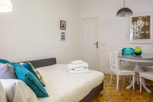 Zdjęcie z galerii obiektu Lovely and Chic 1 Bedroom Apartment next to Atocha w Madrycie