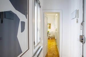 Zdjęcie z galerii obiektu Lovely and Chic 1 Bedroom Apartment next to Atocha w Madrycie