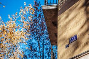 Zdjęcie z galerii obiektu Lovely and Chic 1 Bedroom Apartment next to Atocha w Madrycie