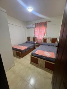 Postel nebo postele na pokoji v ubytování Sortlage Marsa Matrouh