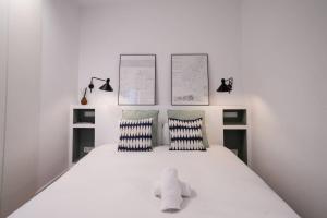 Postel nebo postele na pokoji v ubytování Stylish 2 Bedroom Apartment in the Heart of Madrid