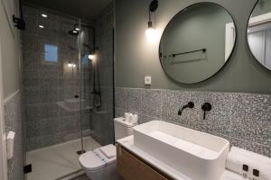 Koupelna v ubytování Stylish 2 Bedroom Apartment in the Heart of Madrid