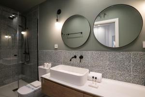 Koupelna v ubytování Stylish 2 Bedroom Apartment in the Heart of Madrid