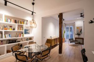 Posezení v ubytování Stylish 2 Bedroom Apartment in the Heart of Madrid