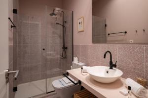 Koupelna v ubytování Stylish 2 Bedroom Apartment in the Heart of Madrid