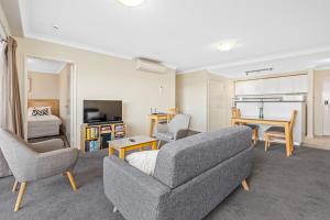 TV a/nebo společenská místnost v ubytování Perth Family Getaway Pool & Parking