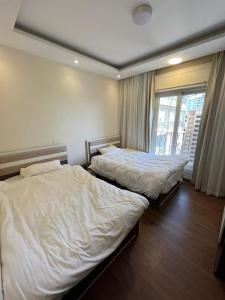 Postel nebo postele na pokoji v ubytování Condo Nile view modern
