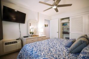 Charming Wailua Bay View Oceanfront Top Floor with an Amazing View!客房内的一张或多张床位