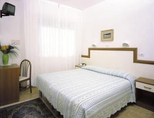 A bed or beds in a room at Hotel Bolivar