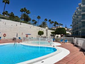 a large swimming pool in front of a building at Modern premium apt-Europa Apartamentos near CCYumbo in Playa del Ingles