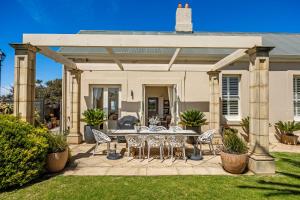 St Helens - Absolute Ocean Frontage - 1 The Strand Port Elliot- Linen Included外面的花园