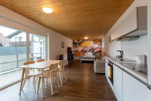 Kuchyň nebo kuchyňský kout v ubytování FLEXhome your central, calm and cosy place in Dornbirn