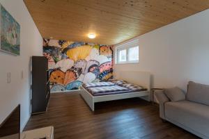 Postel nebo postele na pokoji v ubytování FLEXhome your central, calm and cosy place in Dornbirn
