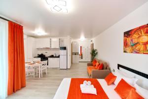 Køkken eller tekøkken på Dazzling Sunset Studio in Nord10 Pool Resort