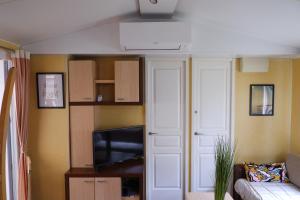 Gallery image of LE CARRELET Mobil home climatisé INSOLITE & COSY 4 à 6 Personnes in Sémussac