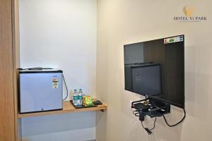 a room with a flat screen tv and a tv at Hotel Vi Park - City Centre in Puducherry
