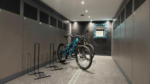 Jízda na kole v ubytování Giardin Boutique Hotel B&B nebo okolí