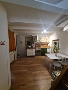 Køkken eller tekøkken på Maison de ville cadurcienne plein centre