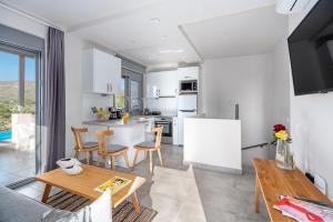 Η κουζίνα ή μικρή κουζίνα στο Elafonisos Aqua Villa IV