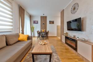 TV a/nebo společenská místnost v ubytování Stankovic-026 Planinski Spa